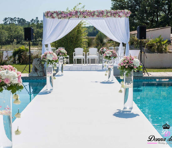Houppa voilage avec bandeau florale + pont sur piscine
By Donna Design