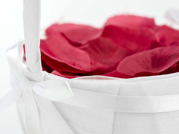 Confettis et pétales Panier en osier avec ruban blanc pour les mariages