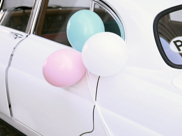Décoration Mariage Kit voiture de mariage argent et couleurs pastel : ballons de mariage en feuille "Love", ballons de mariage colorés et guirlande.