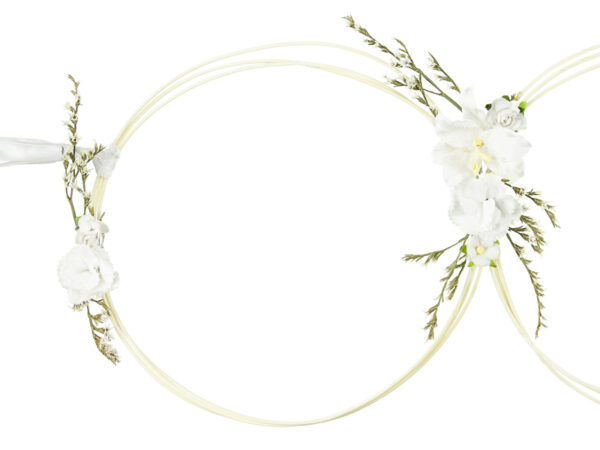 Décoration Mariage Kit de voiture des mariés en rotin blanc : 2 anneaux, ruban, bouquets et ornements de porte